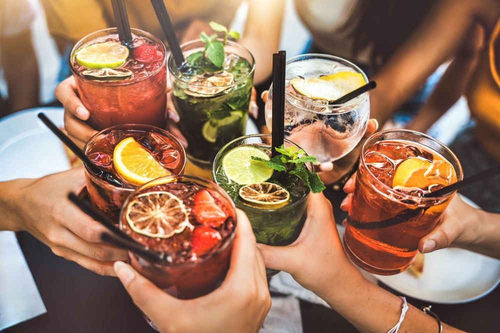 A nyári meleg kiszáradáshoz és túlhevüléshez vezethet – alkohol mellett különösen veszélyes lehet, figyelmeztet a szakértő.