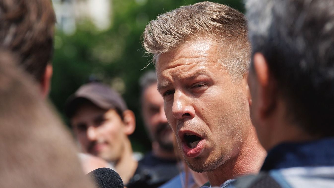 Magyar Péter közönséges stílusa lett a minta a Tisza Pártban