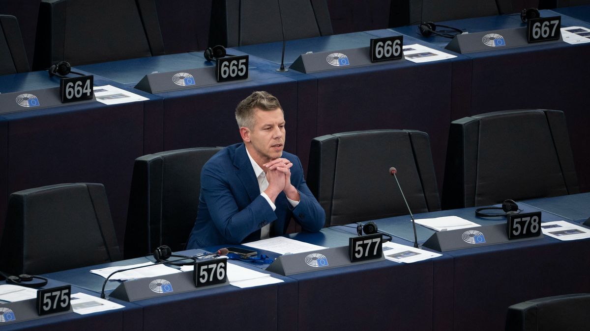 A brüsszeli elitnek kellemetlen az ügy, halogatja Magyar Péter meghallgatását