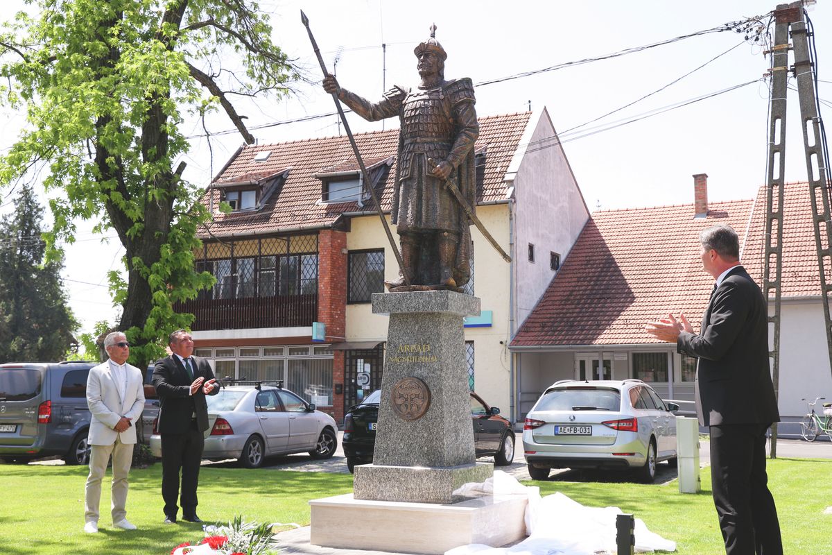 Árpád-szobor
