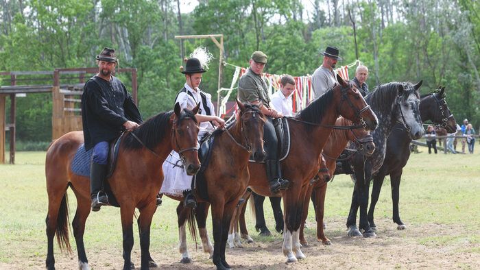 Pünkösdöltek Ópusztaszeren