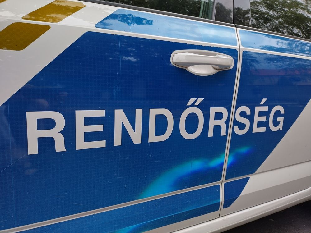 visszavonta
