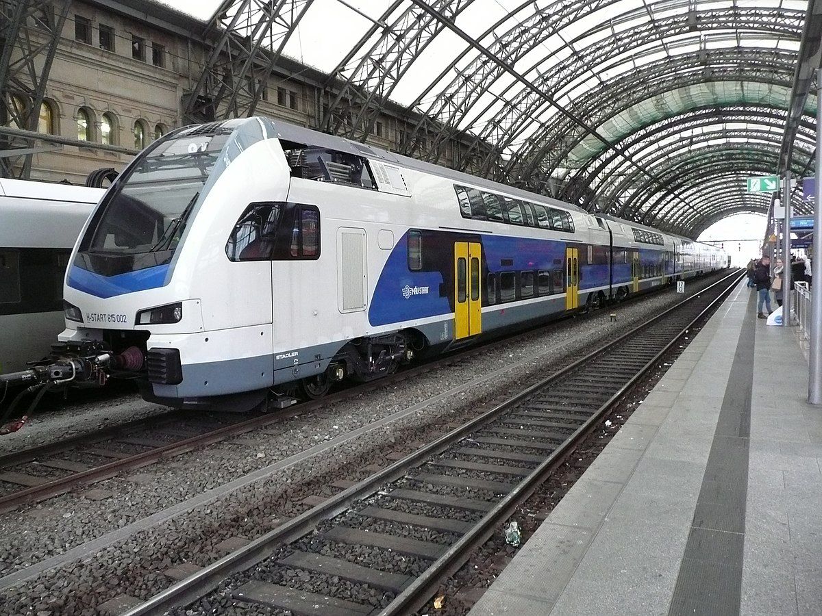 Klimatizált InterCity érkezik Szegedre KISS motorvonattal