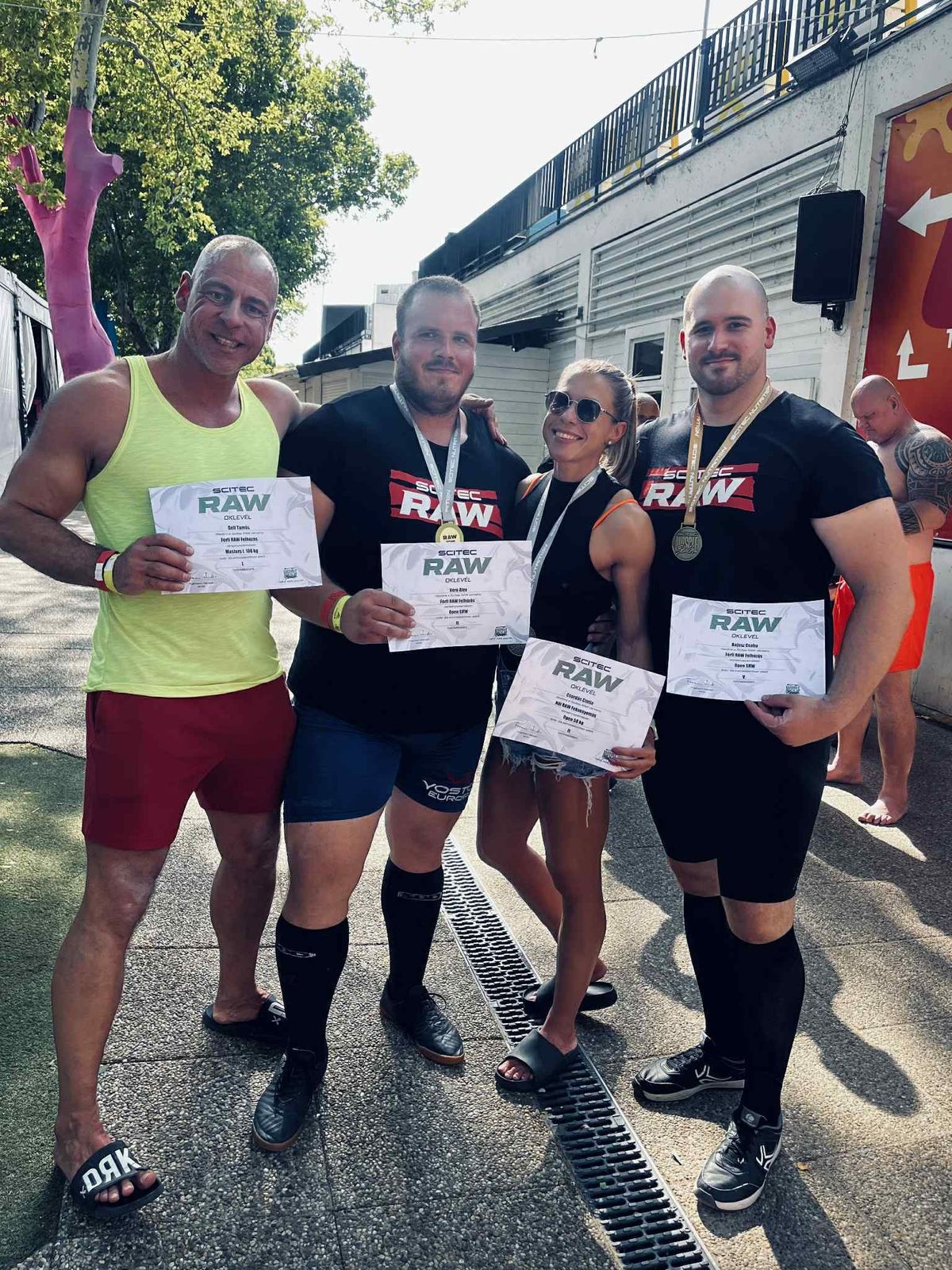 A Scitec Muscle Beach 2025-ös rendezvényén három Deli Team-sportoló is már az októberi Mr. Olympiára készült.
