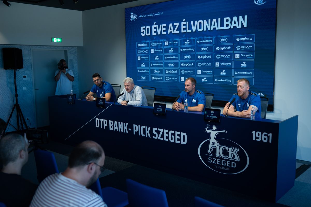 Szezonnyitó sajtótájékoztatót tartott az OTP Bank-Pick Szeged férfi kézilabdacsapata a Pick Aréna sajtótermében.