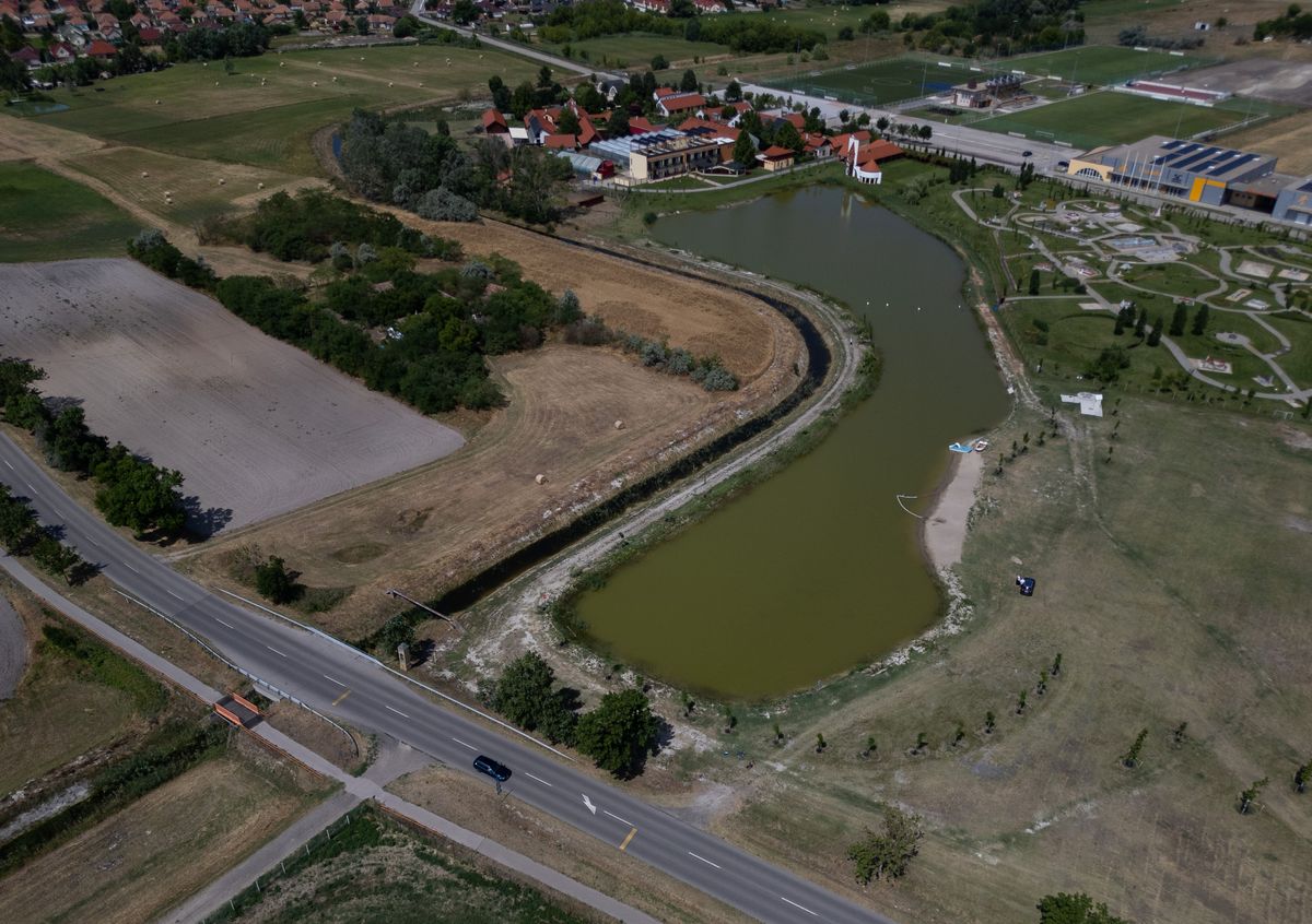 fürdőtó