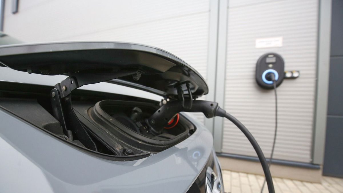 Meddig juthatsz el az elektromos autóval? Egy szegedi kereskedő elárulta a titkot