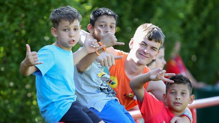 Sportbajnokságokkal is erősítik a nevelőszülőknél élő fiatalok önbizalmát az ÁGOTA Táborban