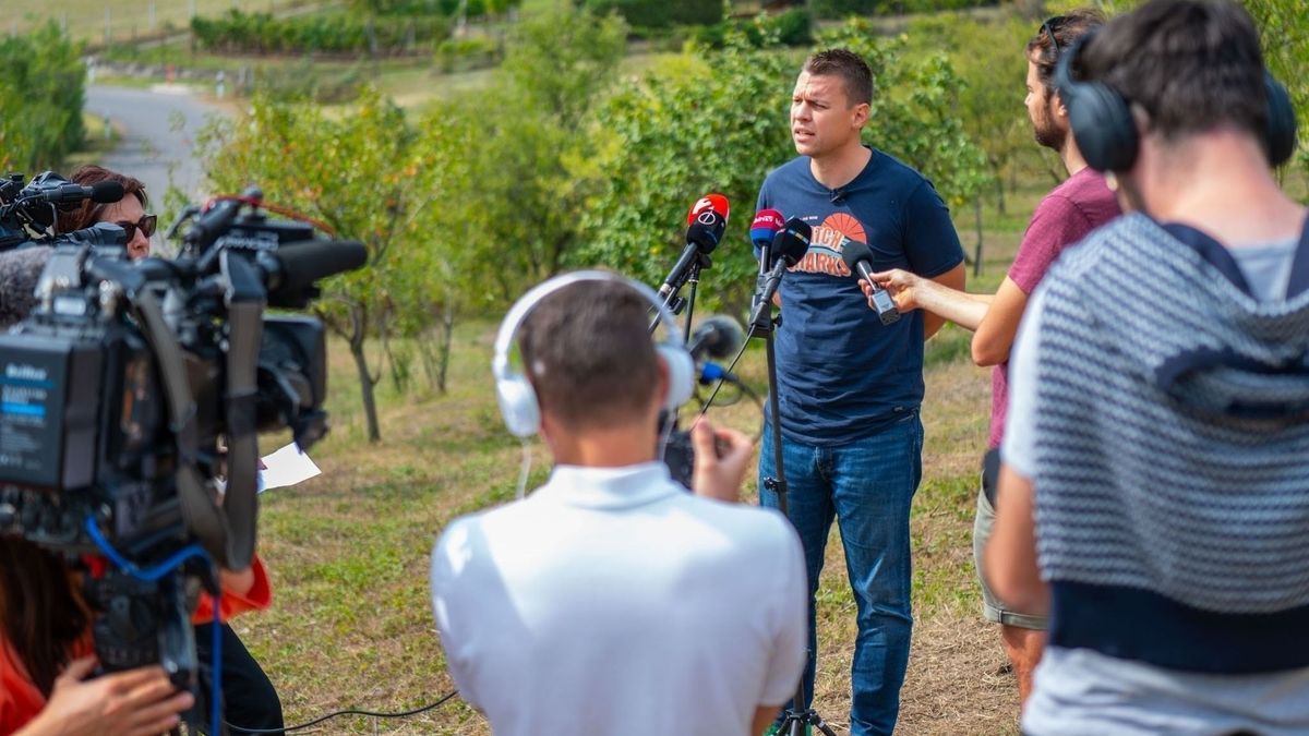 Menczer Tamás: helyes, ha a legfontosabb kérdésekben megkérdezik az emberek véleményét (videó)