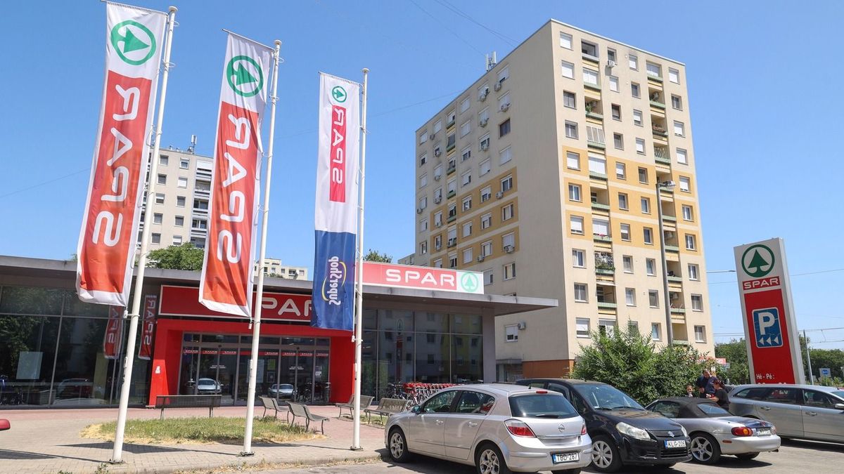 Hónapok óta pusztul, de egykor tele volt vásárlókkal, megnéztük mi a helyzet Tápai utcai Sparral