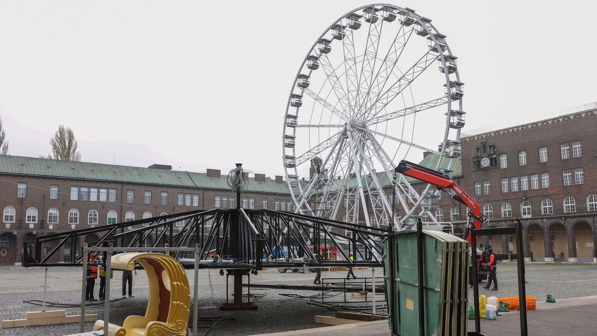 Újabb monstrum érkezett a városba, javában épül a retró körhinta Szegeden – galériával