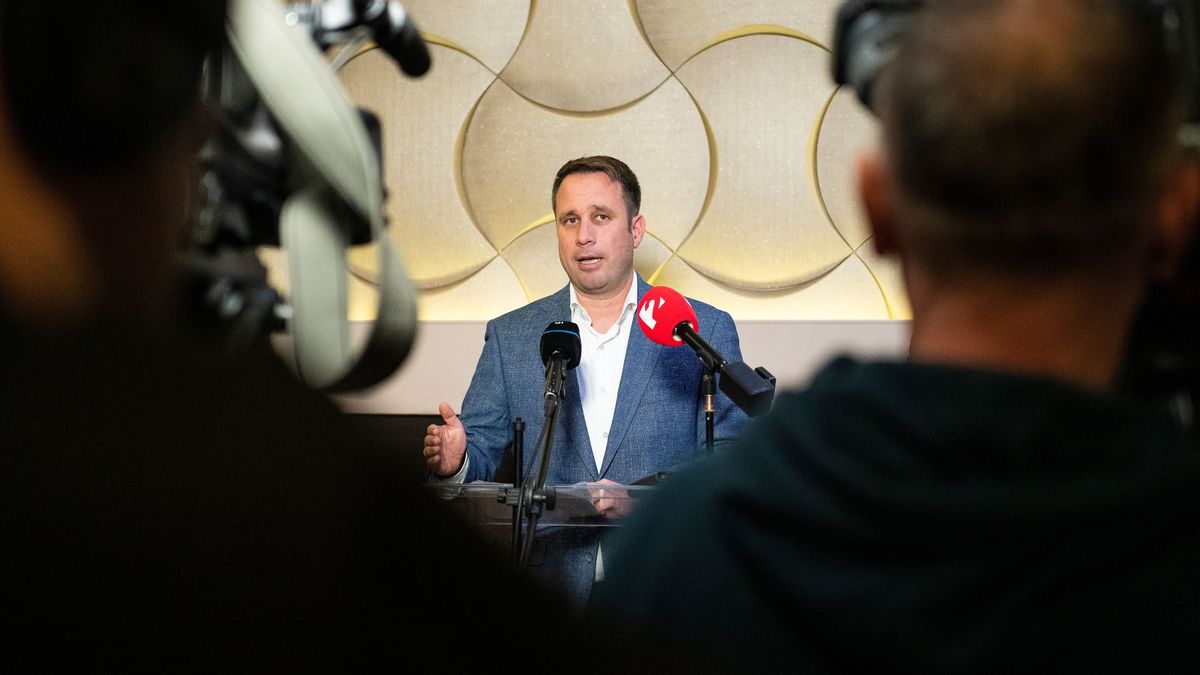 Az országjárás legfontosabb témája, hogy béke vagy háború lesz-e Európában