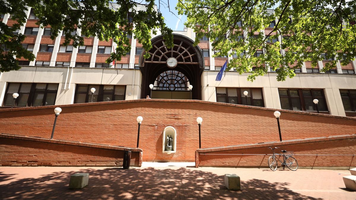 Belső vizsgálat indult a szegedi klinikán a holtan talált főorvosnő ügyében