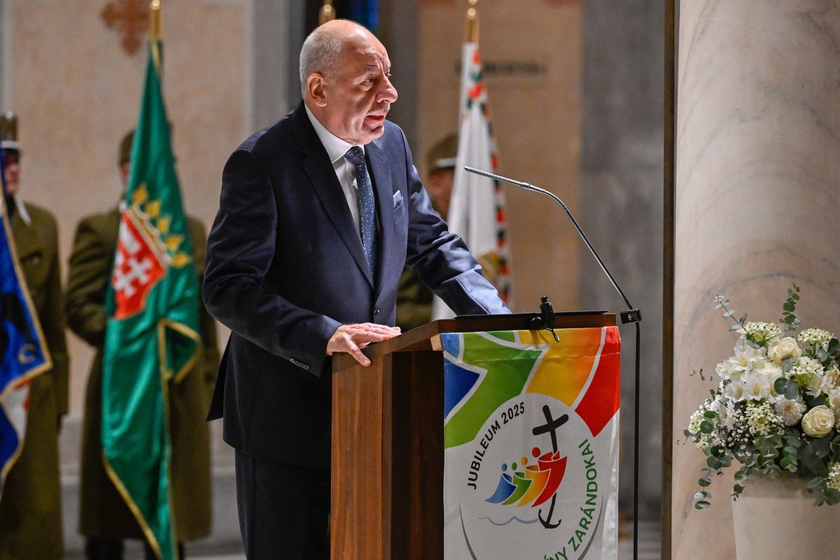 Sulyok Tamás Szegeden avatta Nemzeti Emlékhellyé a fogadalmi templomot, ünnepi beszédében a város jelentőségét méltatva.