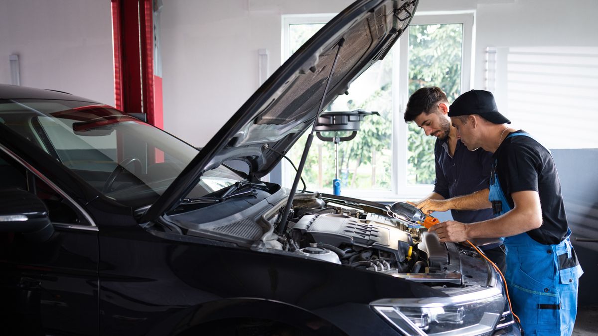 Drága meglepetés várhat a benzines autósokra – szigorodik a műszaki