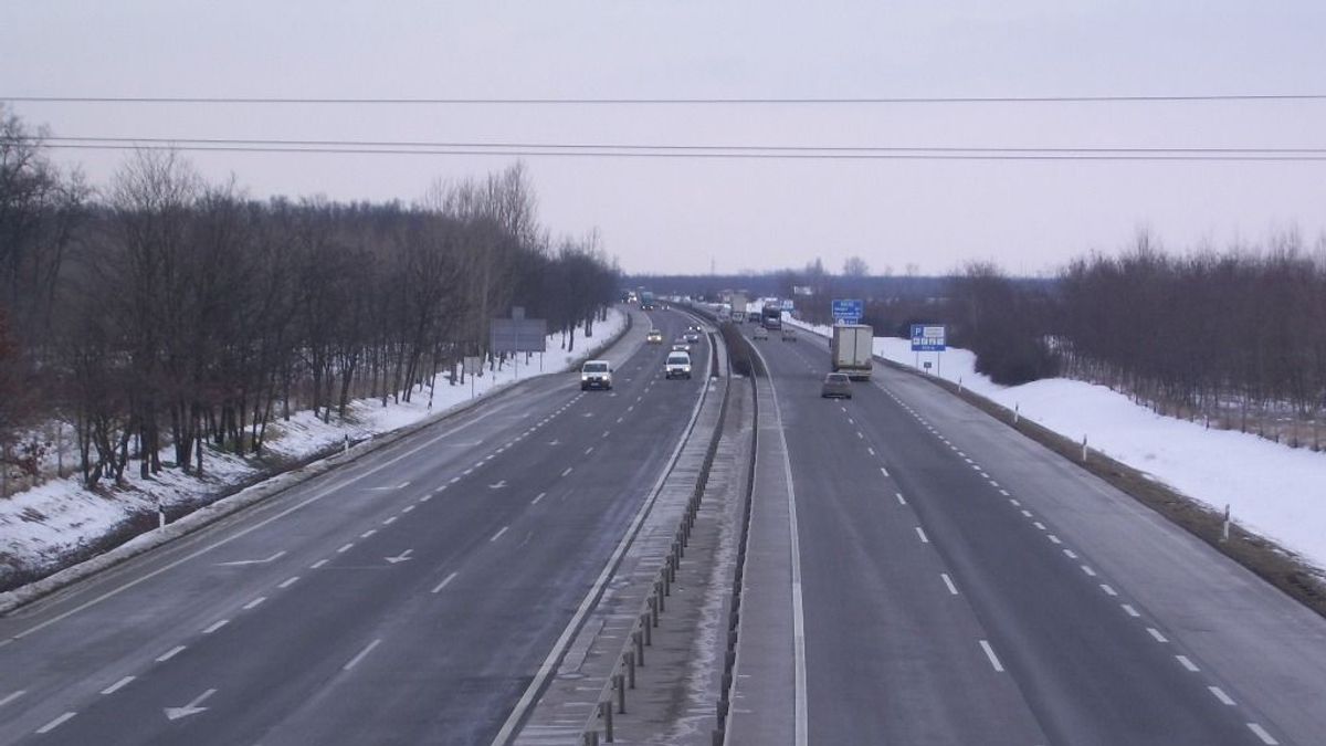 Az M5-ös autópálya készen áll a télre – 24 órás ügyelet és több ezer tonna só biztosítja a biztonságos közlekedést