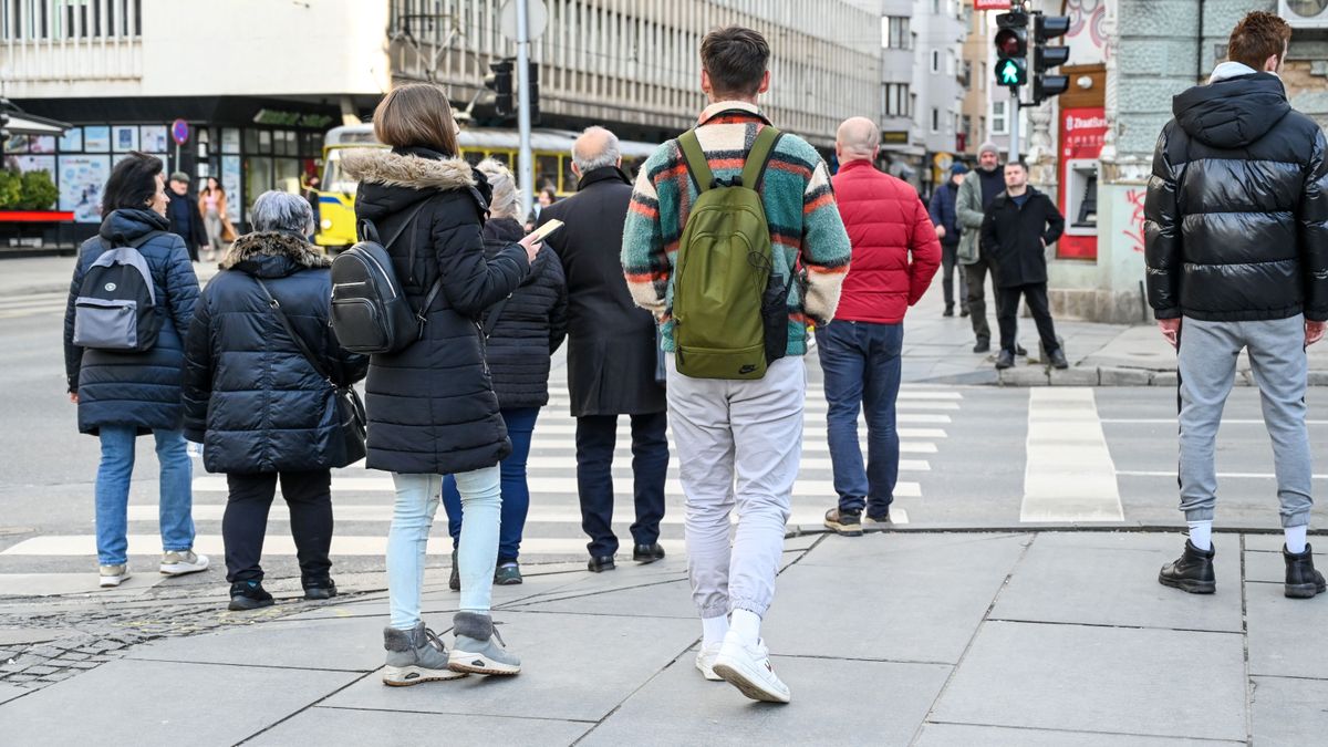 Járdaőr a TikTokon – a fiatal, aki pontozza a gyalogosokat, és milliók hálásak érte