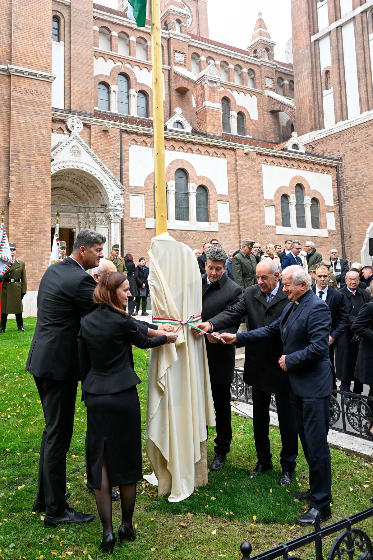 SULYOK Tamás; MÓCZÁR Gábor; KISS-HEGYI Anita; MIHÁLFFY Béla; KISS-RIGÓ László