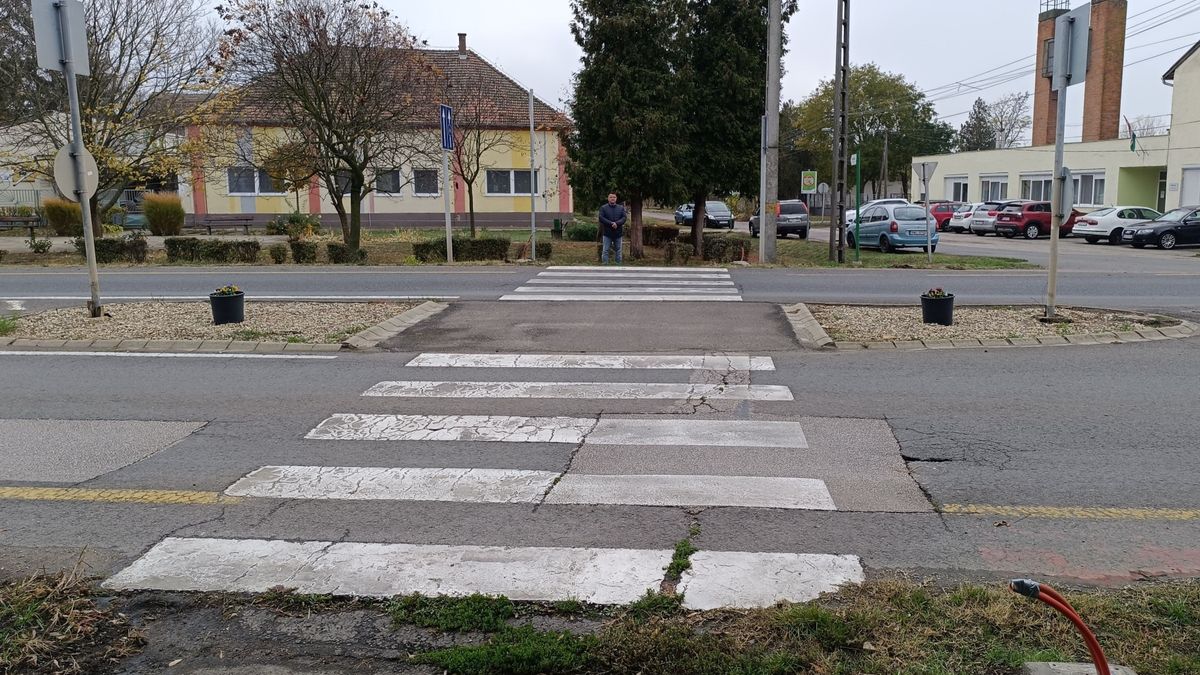 Különleges eszköz védi a gyalogosokat – pénzbe sem került, a polgármester nyerte