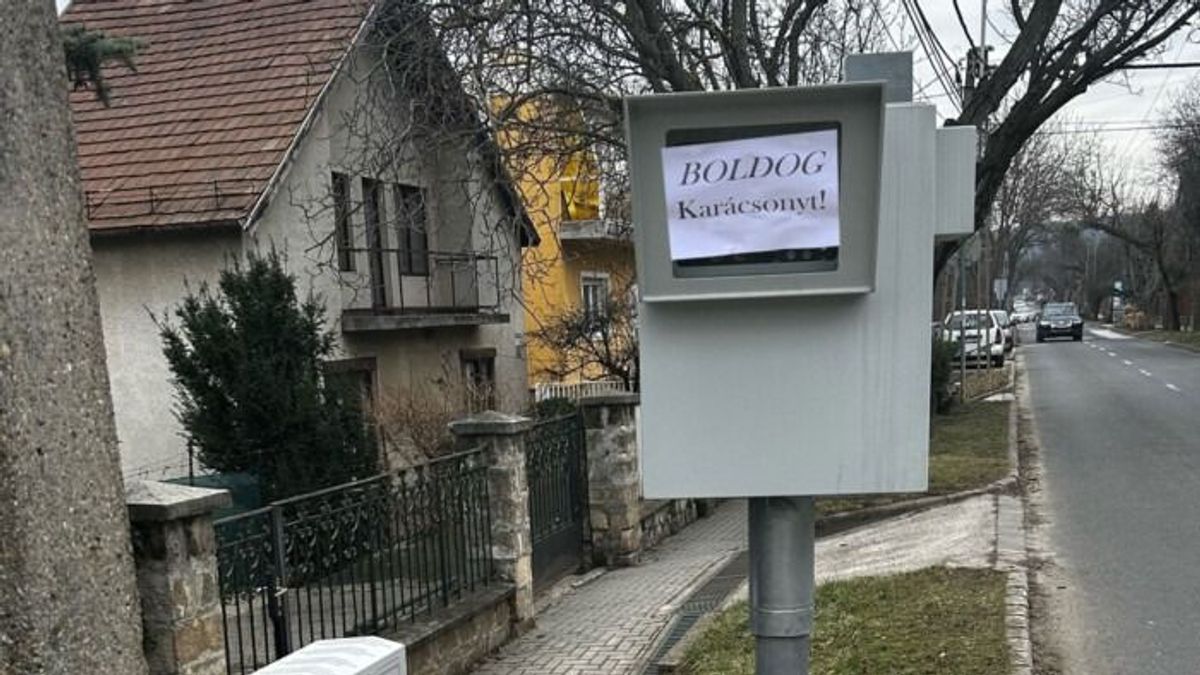 Boldog karácsonyt kívánt az autósoknak egy titokzatos jótevő