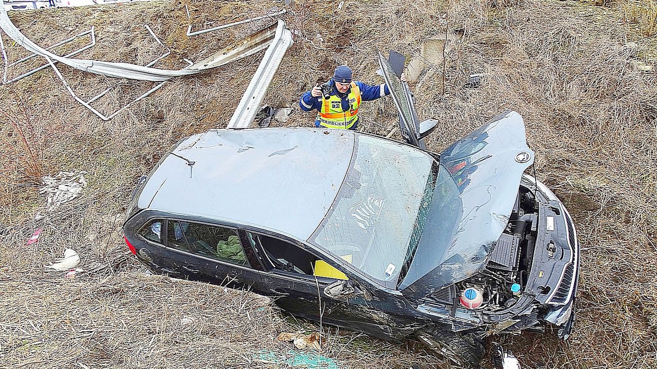 Árokba csapódott autó, könnyek a Hagymaházban és egy fájó vereség Kép