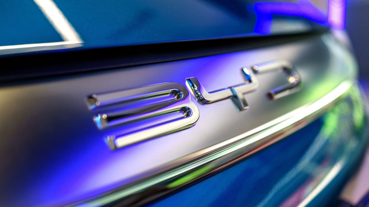 Fordult a kocka: vége a Tesla fölényének, a BYD átvette a vezetést