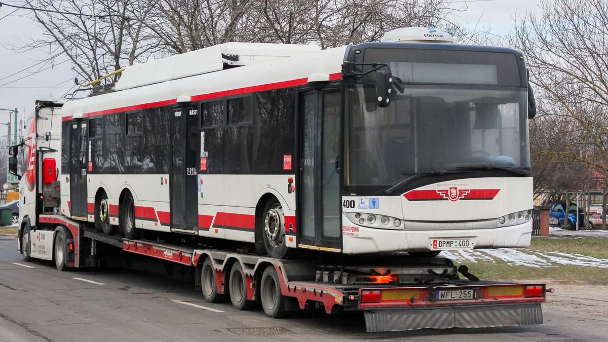 Gyorsított ütemben állhatnak forgalomba a Szegedre érkezett háromtengelyes trolibuszok