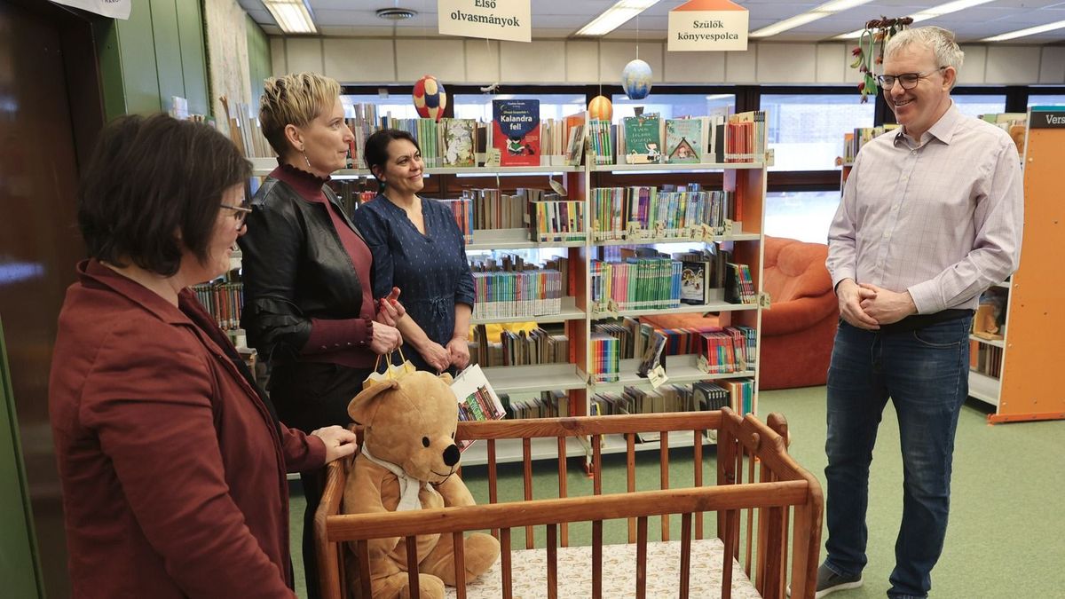 Már egyszer bevált: most a kistestvér is a vándorbölcsőben aludhat