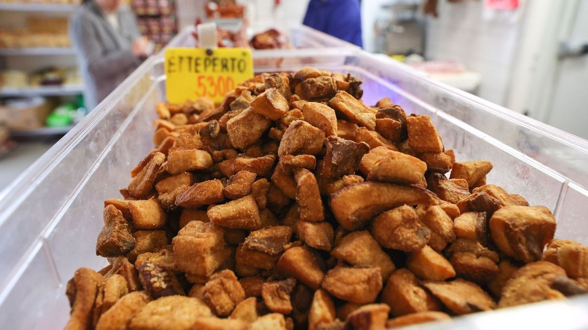 Nincs már zsíros disznó, egyre kevesebb készül a magyarok kedvenc ropogtatnivalójából