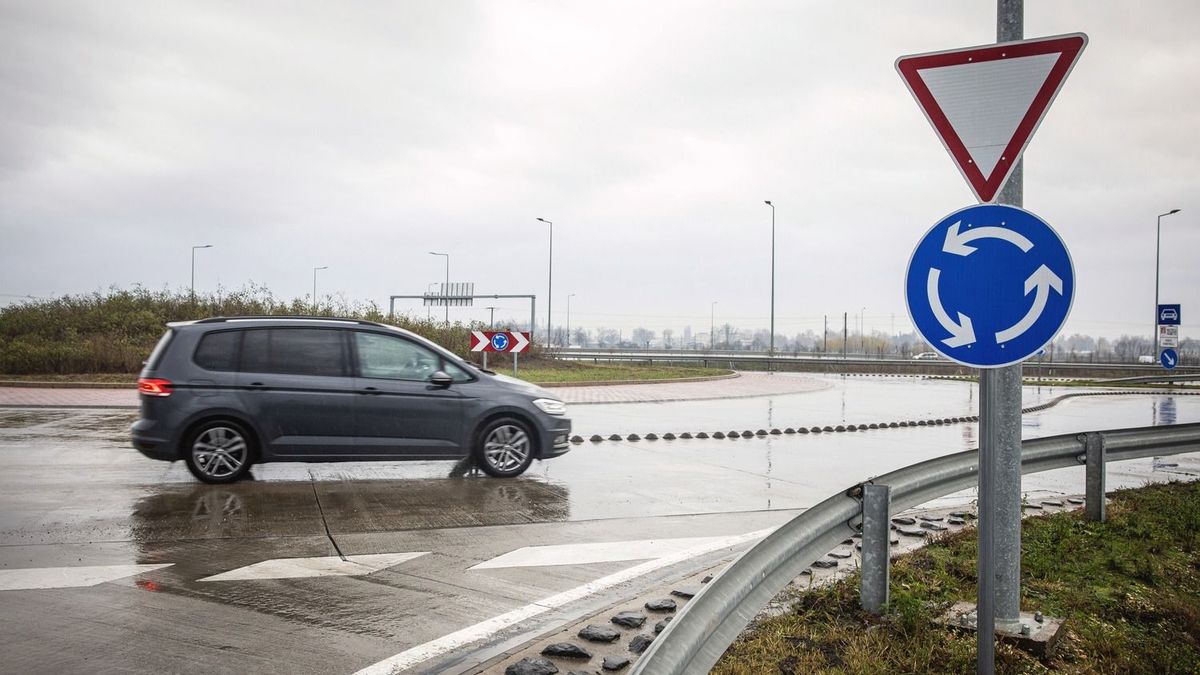 KRESZ-teszt: csak kevesen tudják, hogyan kell ebből kihajtani