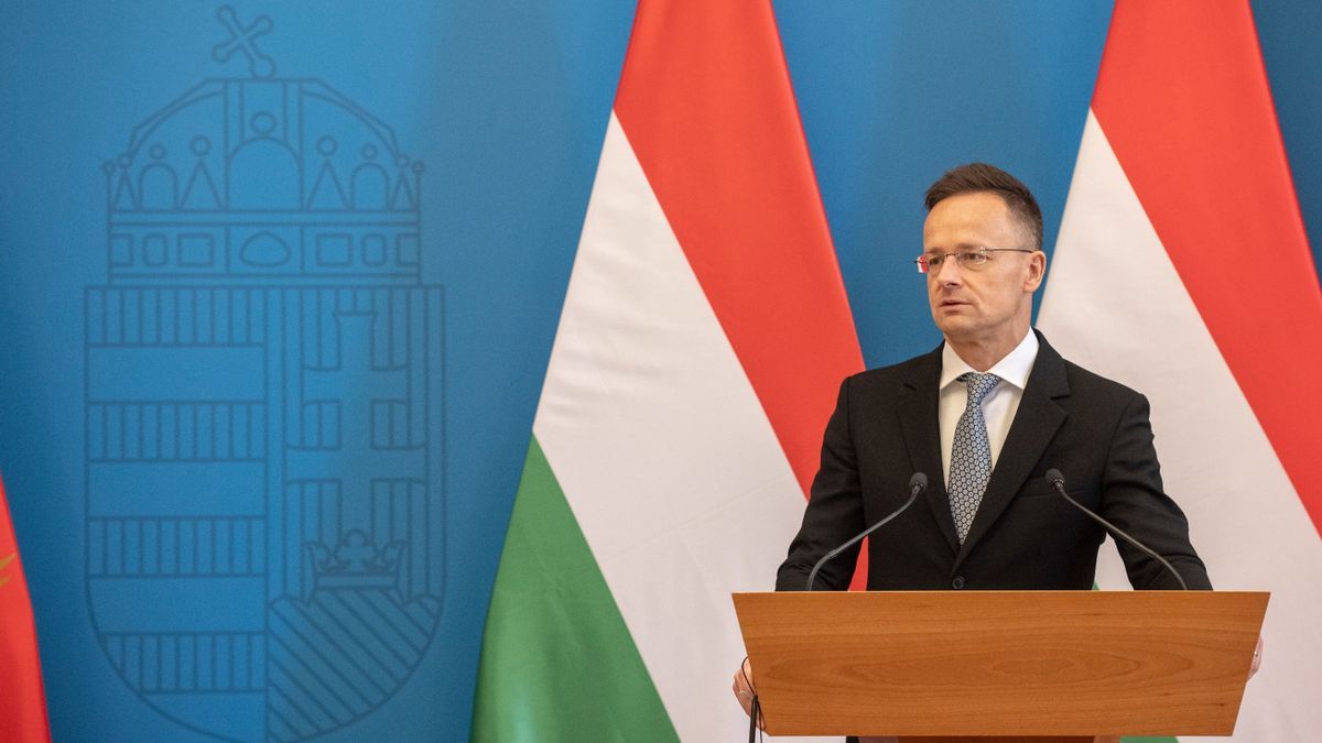 Szijjártó Péter: Az „oroszozzon” és „kémezzen”, aki kész háromszor annyit fizetni a rezsiért, mint ma