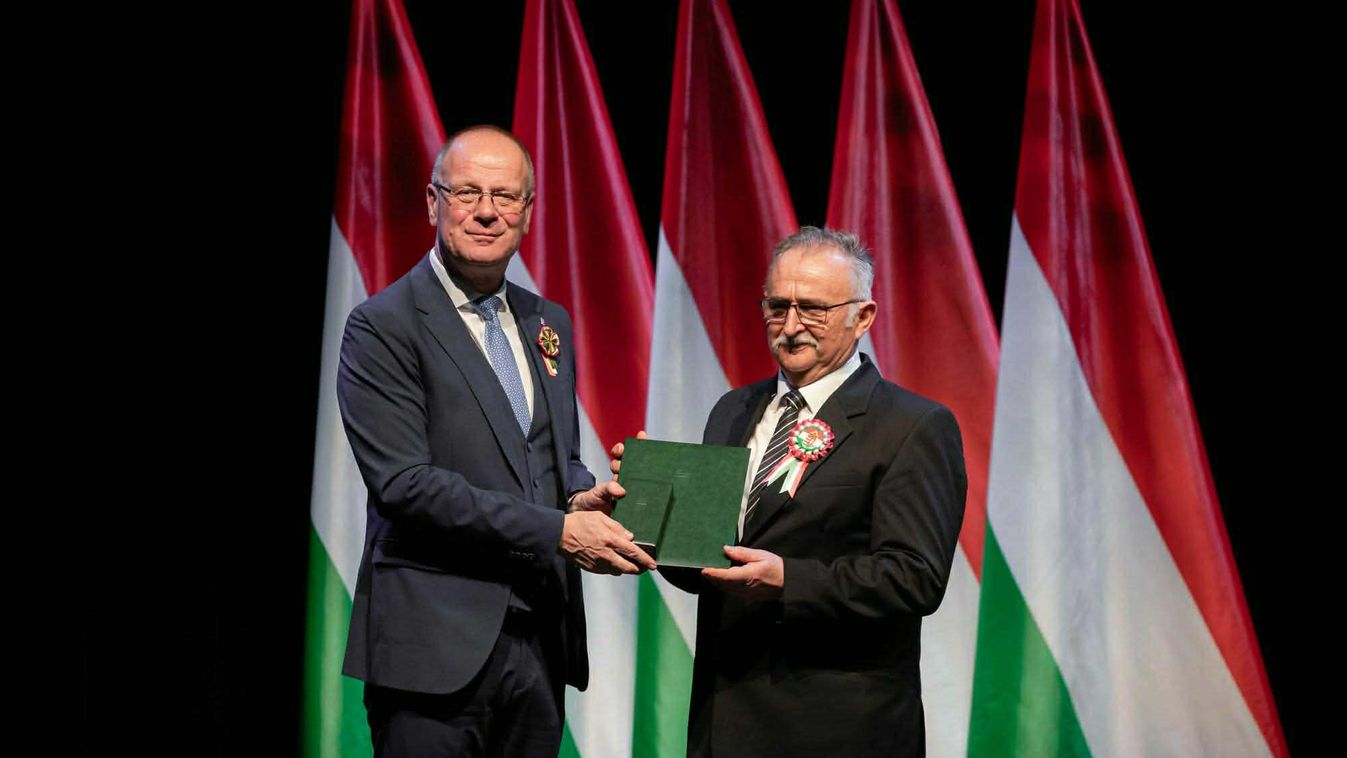 Rostás Péter, székkutasi gazda Magyar Ezüst Érdemkeresztet kapott