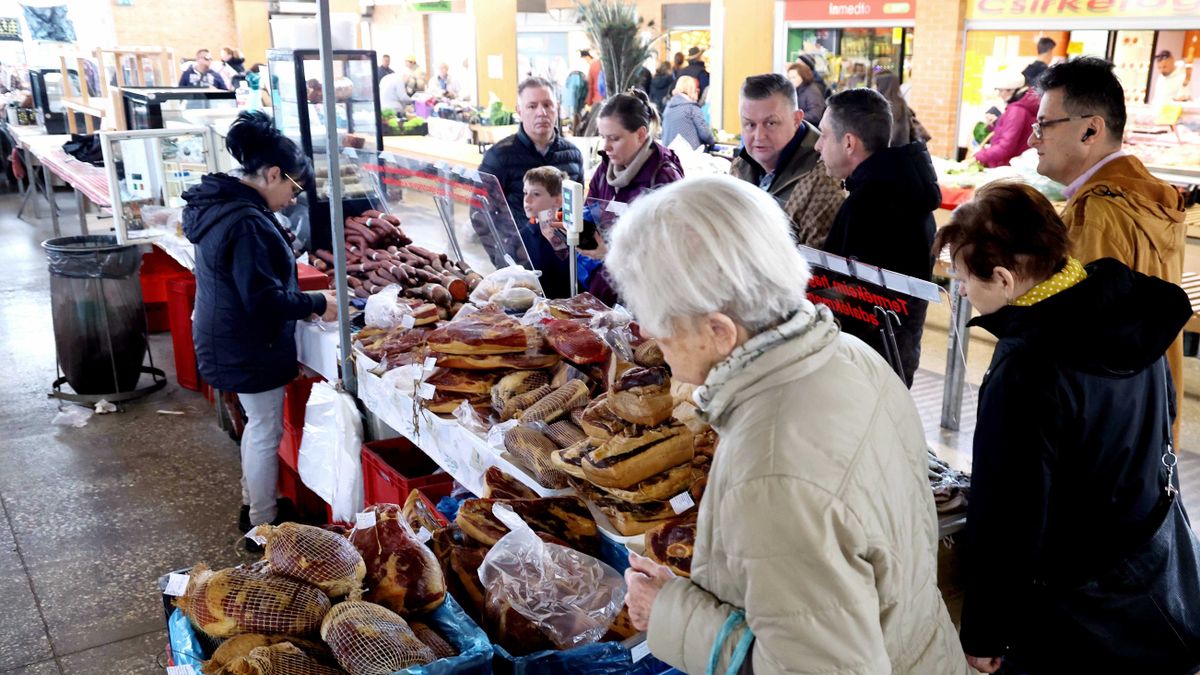 Megnéztük a Mars téri árakat: ennyibe kerül idén a húsvéti sonka Szegeden
