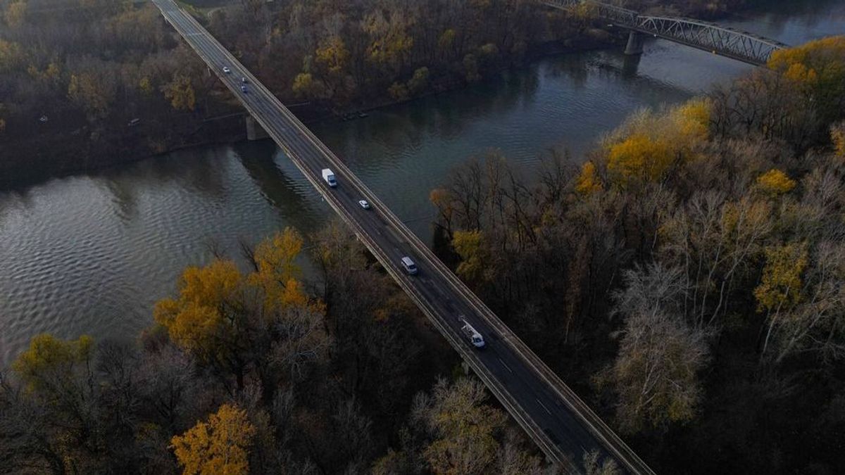Megállítják a forgalmat a 47-es főúton: fontos változás jön az Algyői Tisza-hídon