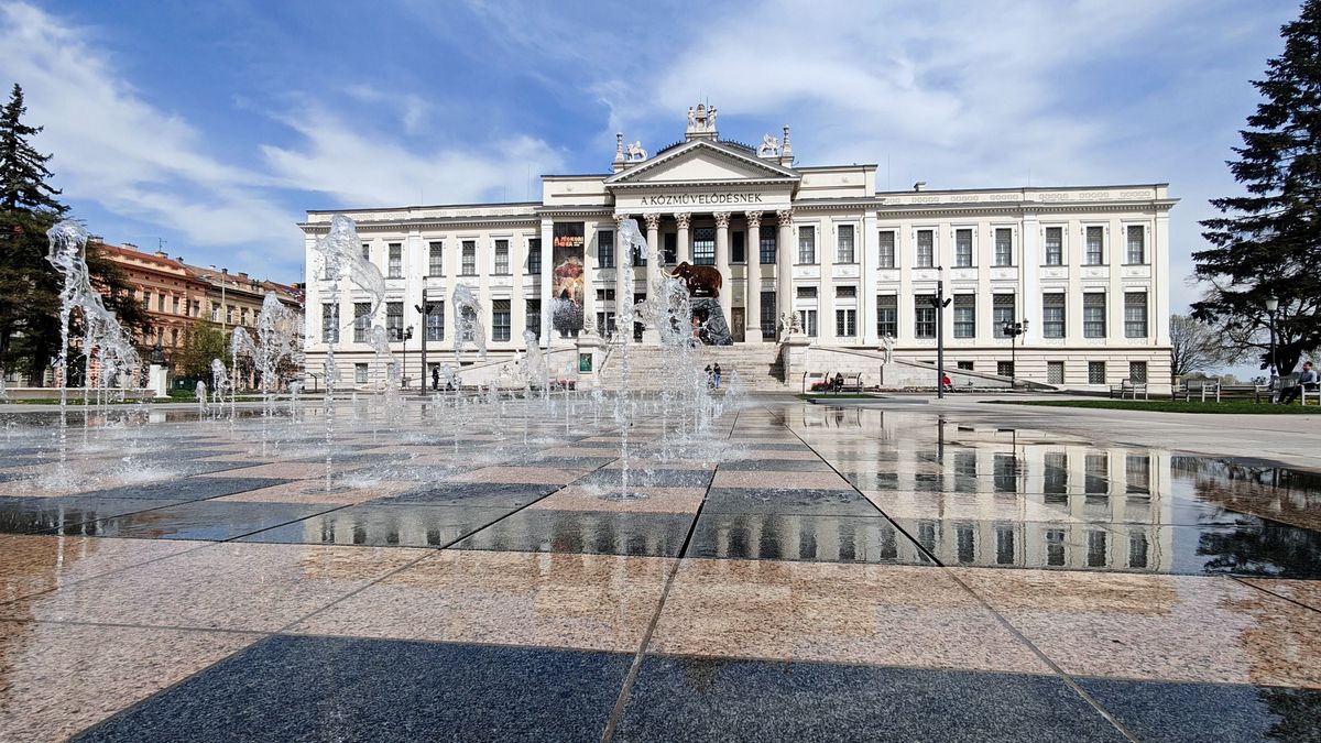 Öröm és üröm: kilőtt a víz a Móra parkban, de megszakad egy évtizedes hagyomány