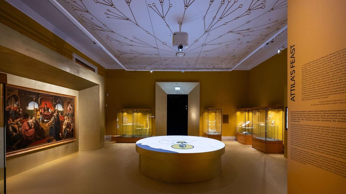 A szegedi aranykehely bűvöletében: már az ötvenezredik látogatót köszöntötték a hun tárlaton