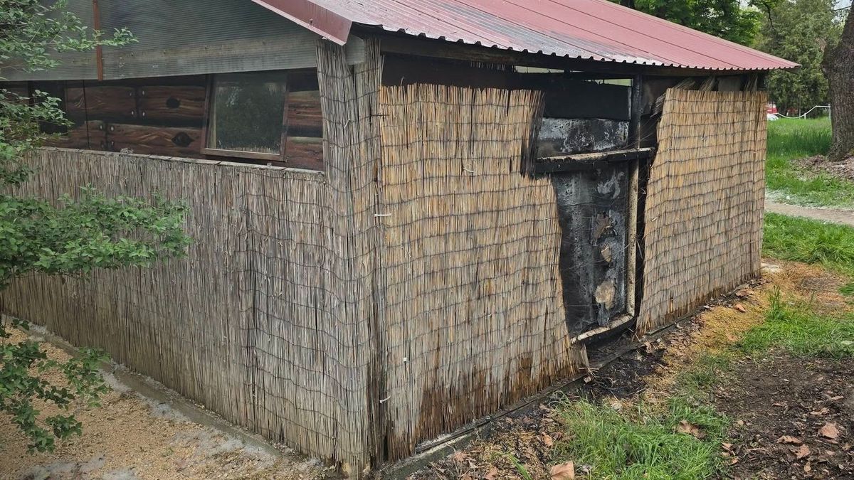 Eldobott csikk okozott riadalmat, gyors összefogás mentette meg a vendéglátóhelyet