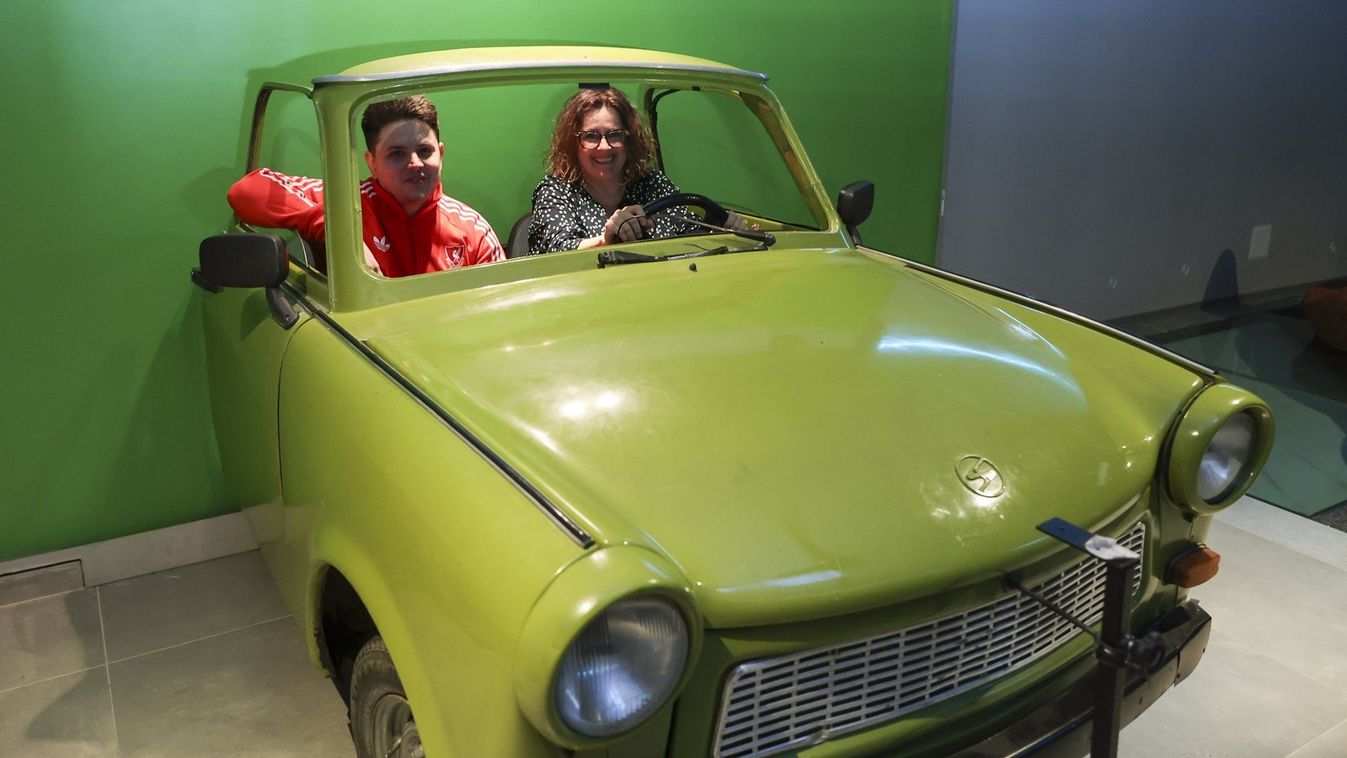 Mit keres egy Trabant a Belvárosi Mozi pincéjében? – A válasz csak az első...