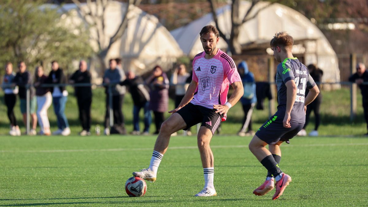 A kihagyott büntető is belefért a listavezetőnek, megismétlődtek a korábbi eredmények a megyeegyben