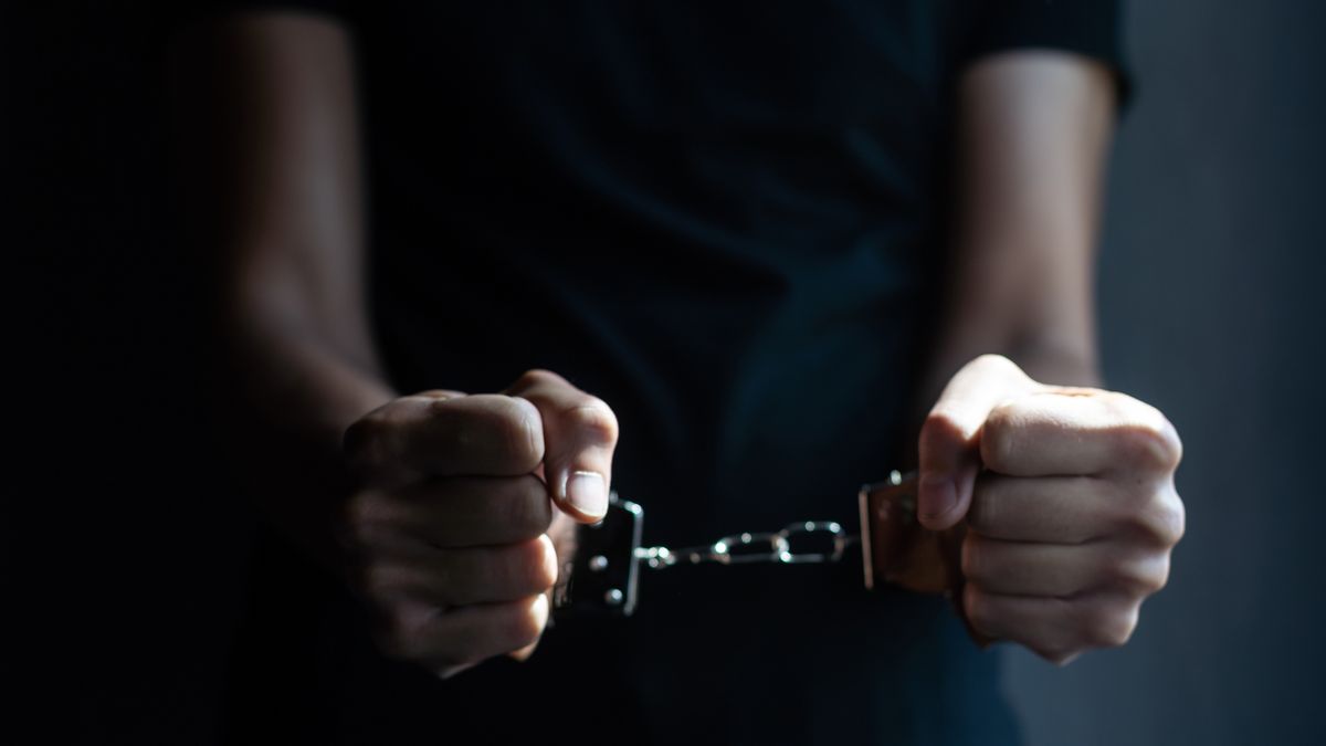 Brutális bántalmazás Szegeden: csuklótöréssel zárult a jegyellenőri intézkedés