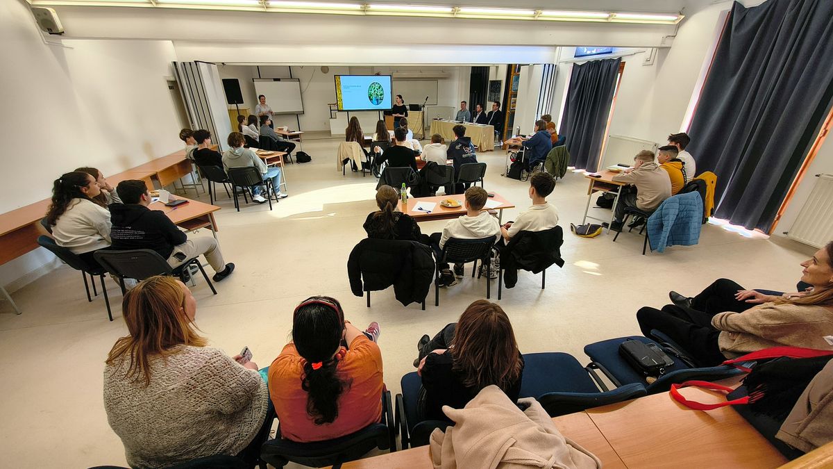 Nemzetközi KözgazdászPalánta verseny a Kőrösyben