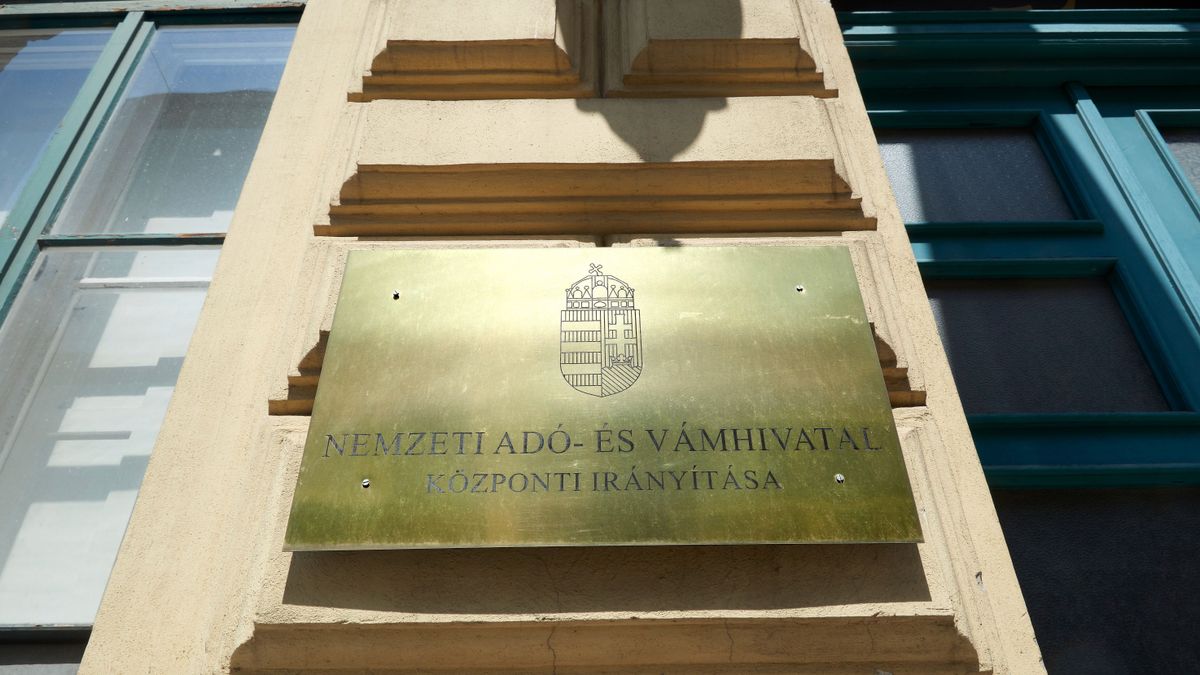 Kamu luxusmárkás cuccok, hamis e-cigik: a Golgota úti piacon csaptak le a NAV ellenőrei (videó)