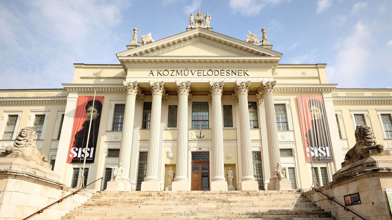 Nagy dobásra készül a múzeum, most te is divattervező lehetsz