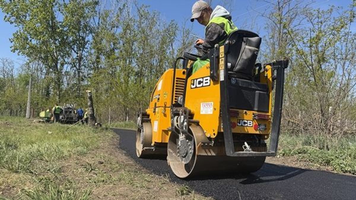 Már az utolsó simításoknál tartanak, hamarosan elkészül a kerékpárút