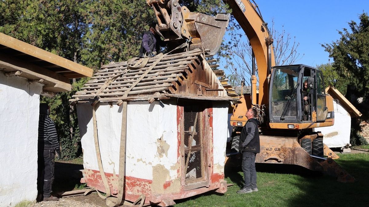 Egy furcsa építmény érkezett Makóra – a múltból húzták elő