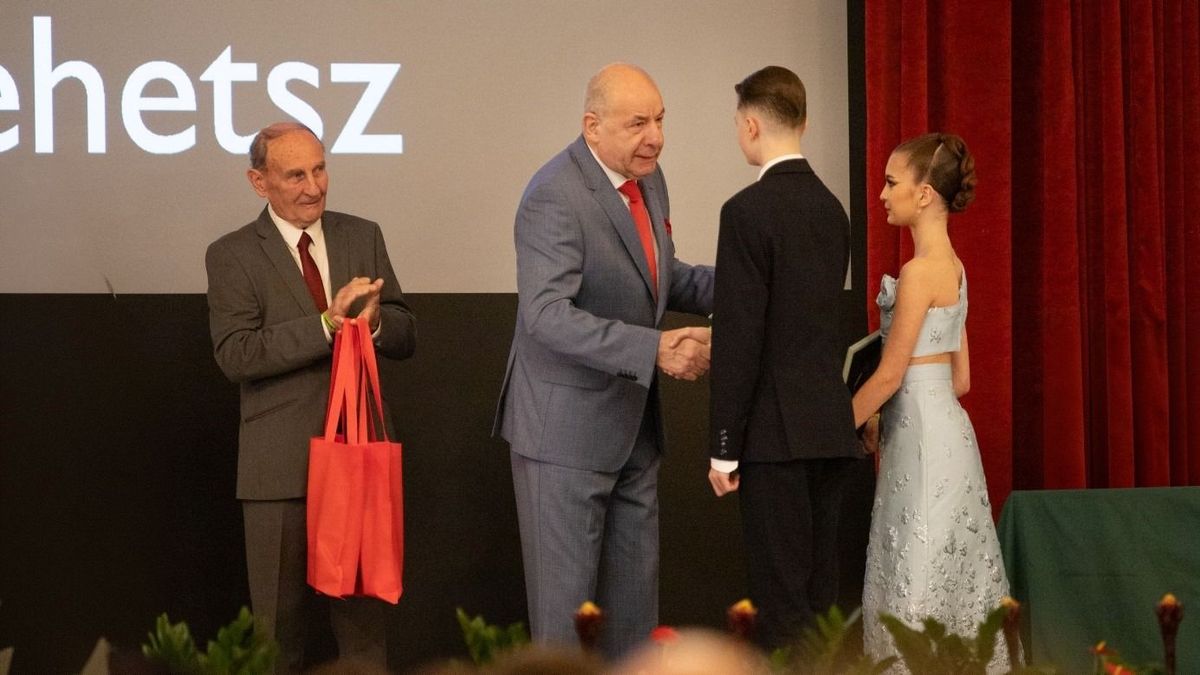 A legjobbak között a szegedi testvérpár – az köztársasági elnöktől kaptak díjat