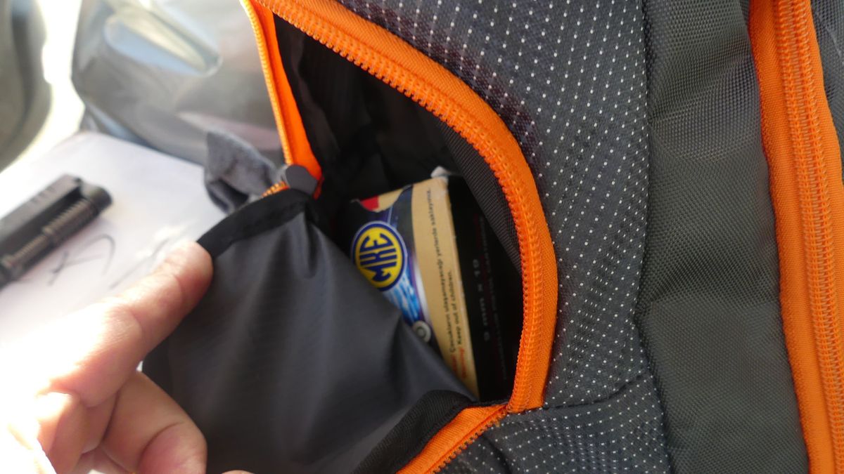 Nagy fogás a határon, fegyver és lőszer került elő egy autóból