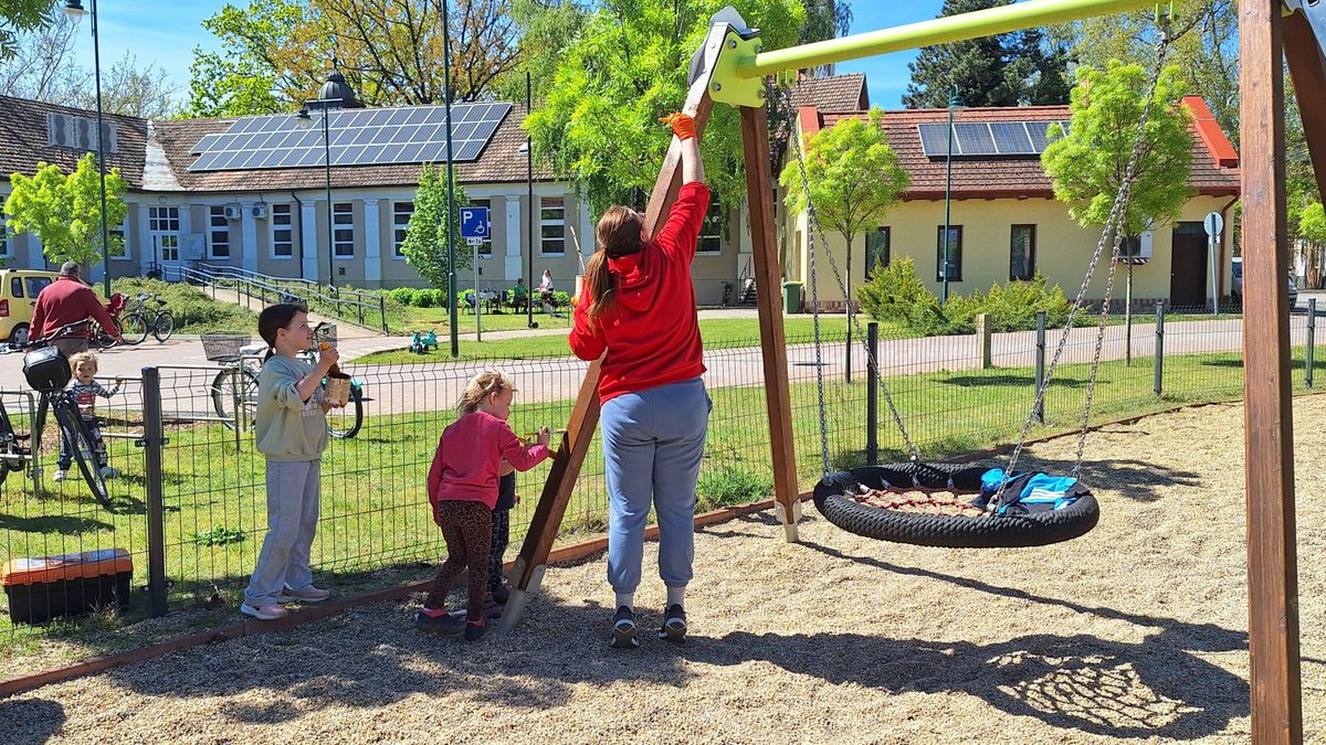 Példaértékű összefogás: egy nap alatt szinte újjászületett a játszótér – galériával