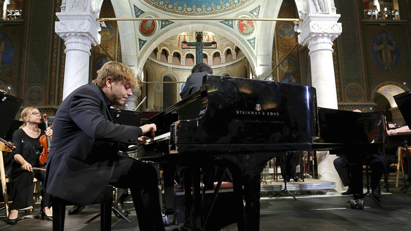 Közösség, katarzis, identitás: Hit és kultúra kéz a kézben jár a Szeged-Csanádi...