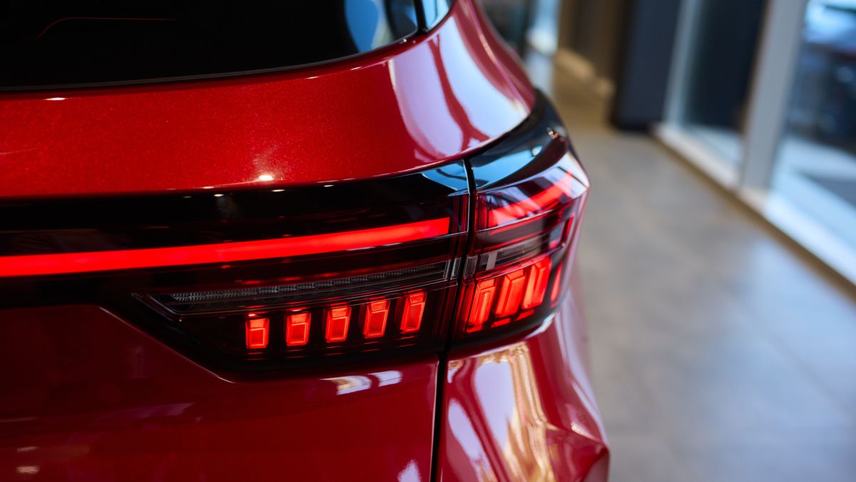 Egy új tartozék, ami a legrosszabb helyzetekben segíthet és nyártól kötelező az autókban